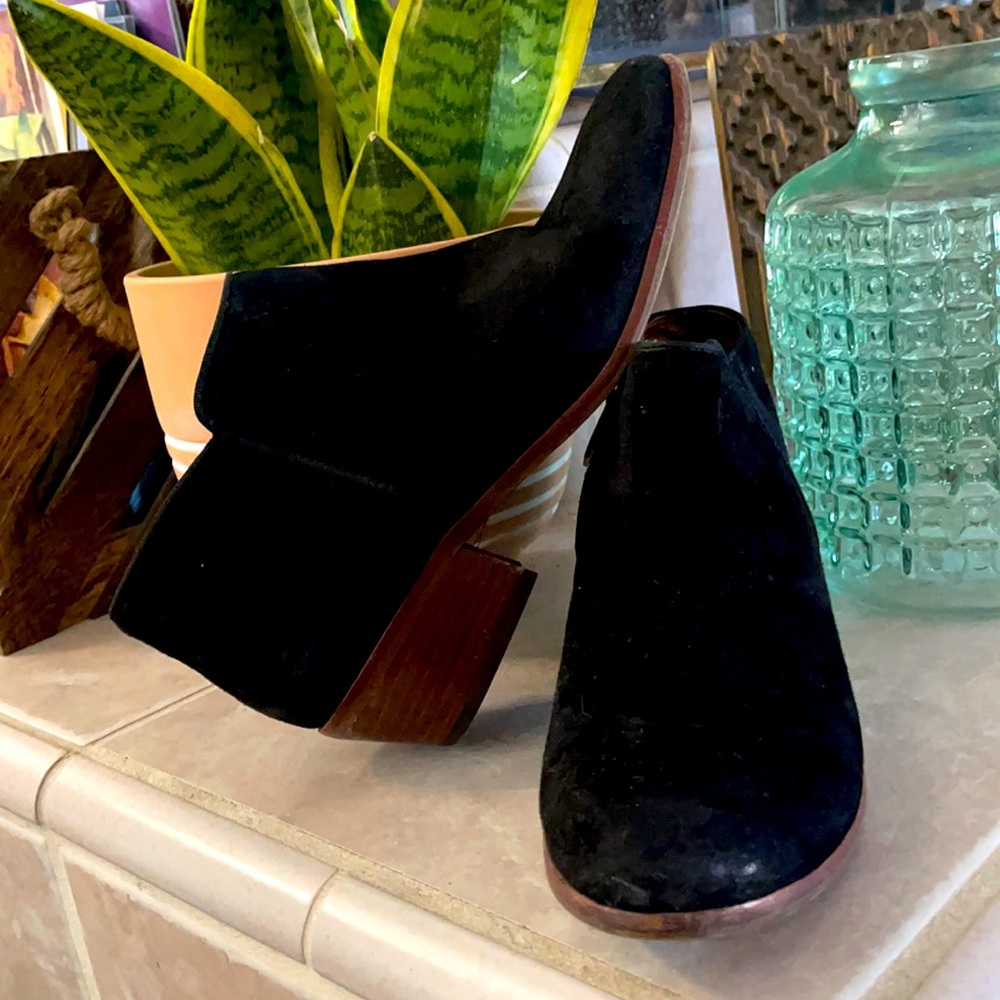 Fun adorable black suede booties